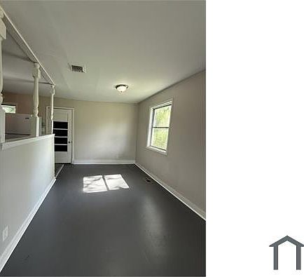 3rd image of 2724 Lee Ave SW
