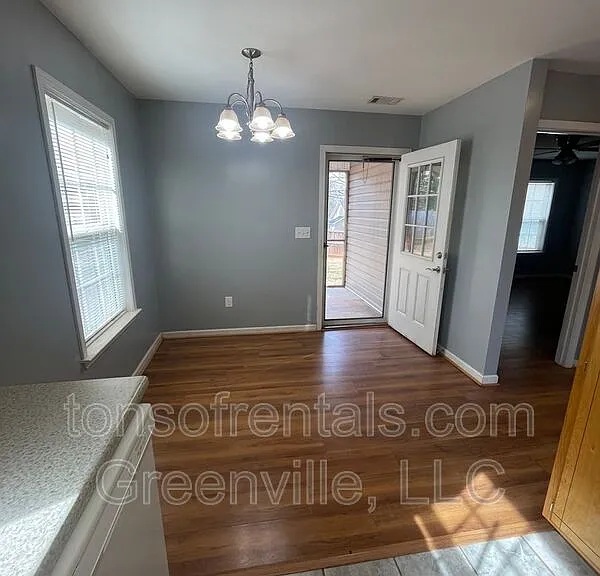 305 Scott St — Photo 11