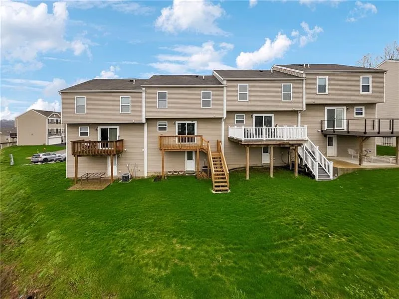 3 bed, 1392 sqft, $2,400 — Photo 3