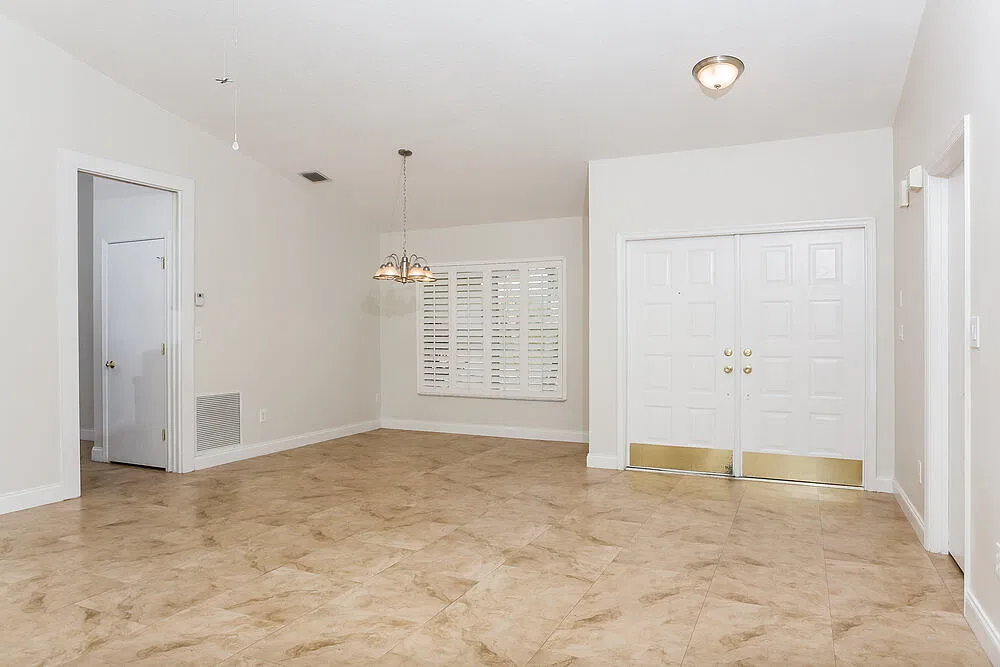 3 bed, 2.0 bath, 1739 sqft, $4,560 — Photo 3