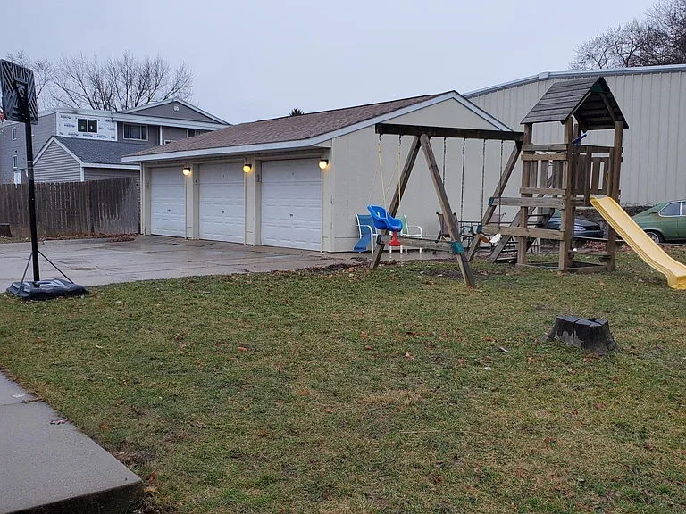 1106 Oleson Rd — Photo 2