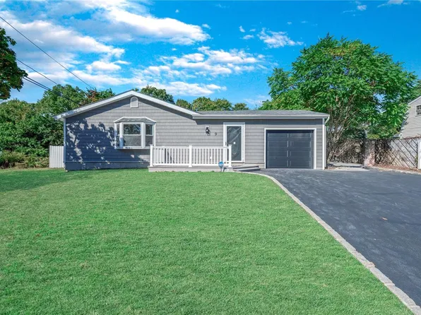 9 Washington Avenue, Selden, NY 11784