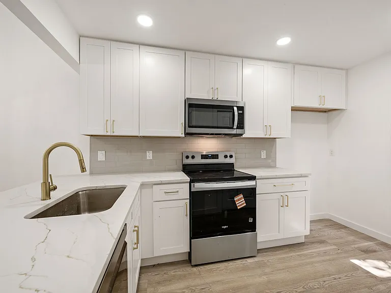 802 Rock Creek Dr — Photo 6