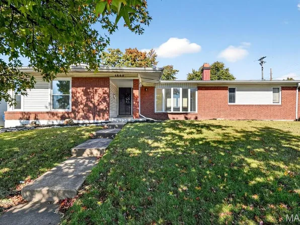 1565 Aintree Dr, Florissant, MO 63033