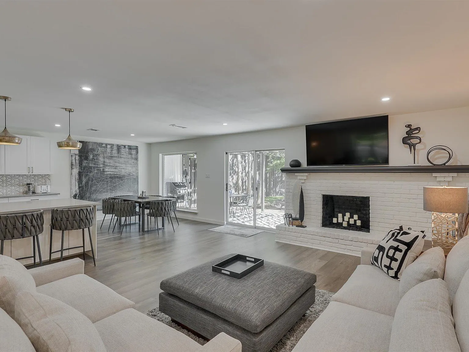 5 bed, 3.5 bath, 2486 sqft, $12,750 — Photo 3