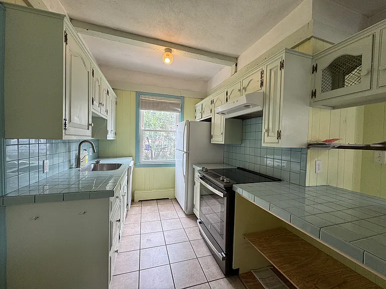 156 Vinton St — Photo 7