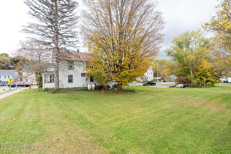 3rd image of 422 Oak Street