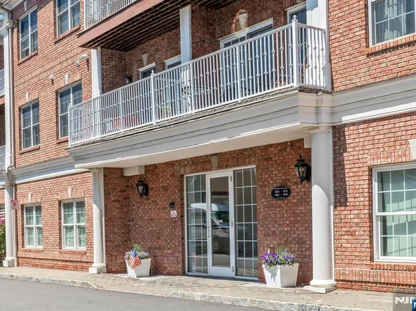 1302 Rio Vista Ln, Northvale, NJ 07647