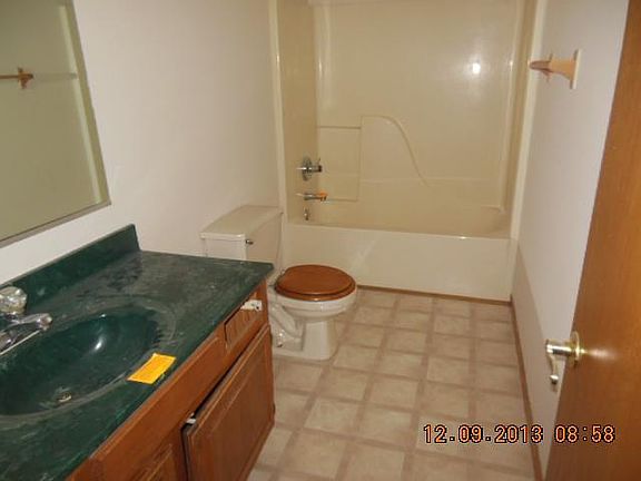 5th image of 863 Capitol Dr