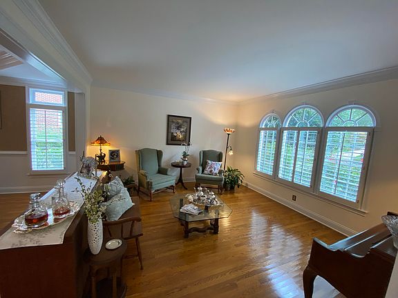 3rd image of 309 Heathermoor Dr