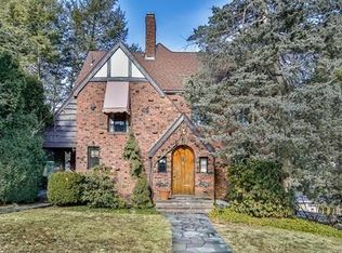 4 Robin Hood Rd, Arlington, MA 02474
