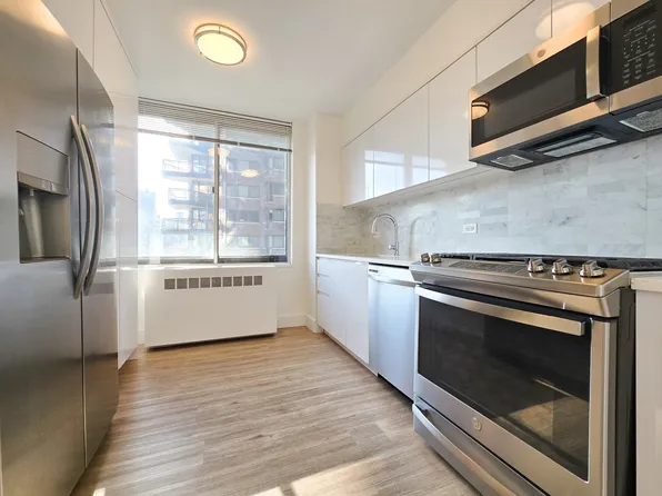 1735 York Avenue 34C image 3 of 18
