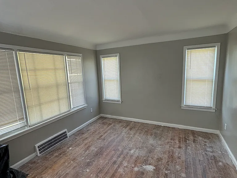 17370 Stout St — Photo 6