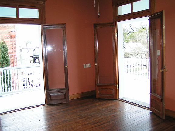 4th image of 204 E Bridge St