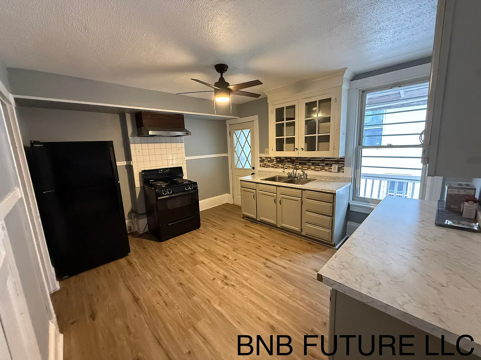 3 bed, $1,400 — Photo 3