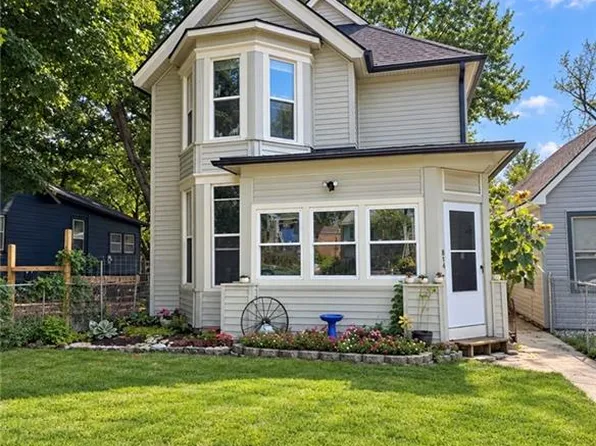 813 Columbia Ave, Leavenworth, KS 66048