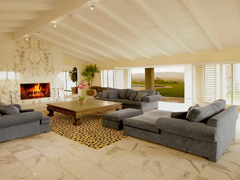 13318 Mulholland Dr — Photo 24
