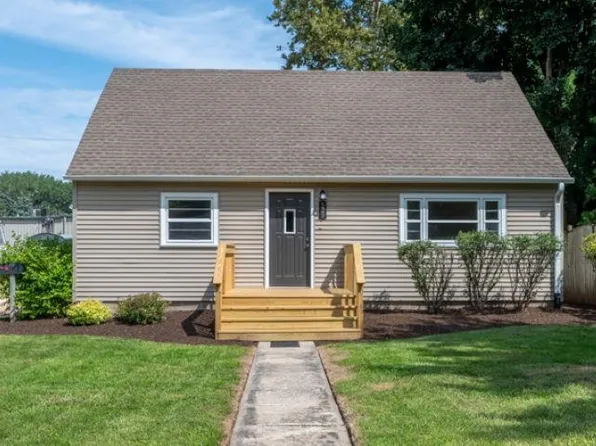 539 Central Ave, Genoa, IL 60135