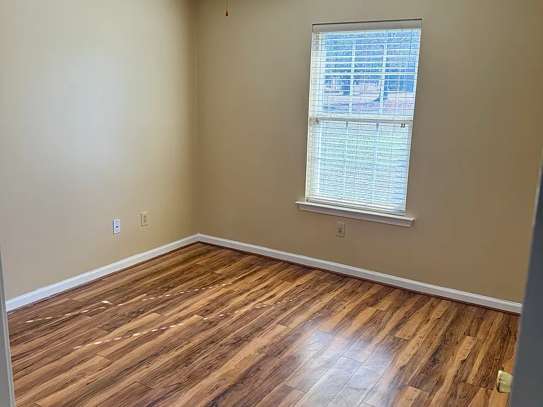 1005 Houndsbark Ct — Photo 9