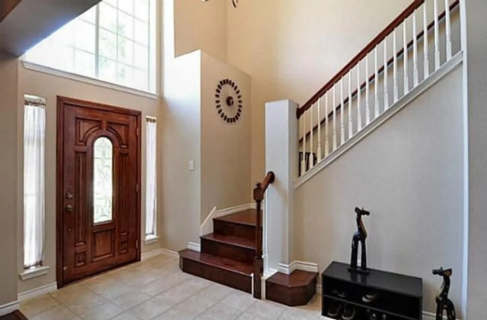 11915 Rocky Point Drive — Photo 2