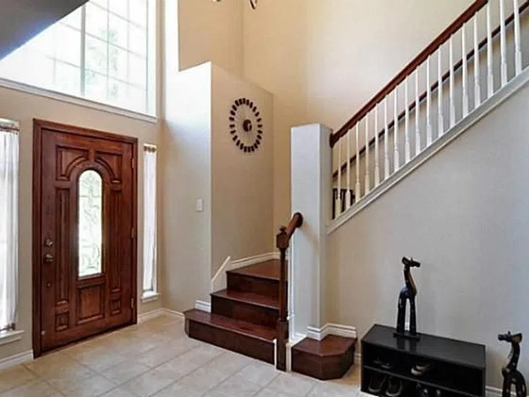 11915 Rocky Point Dr — Photo 2