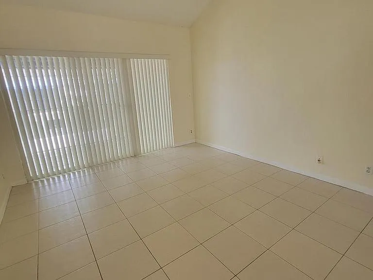 2306 SW 82nd Ter — Photo 11
