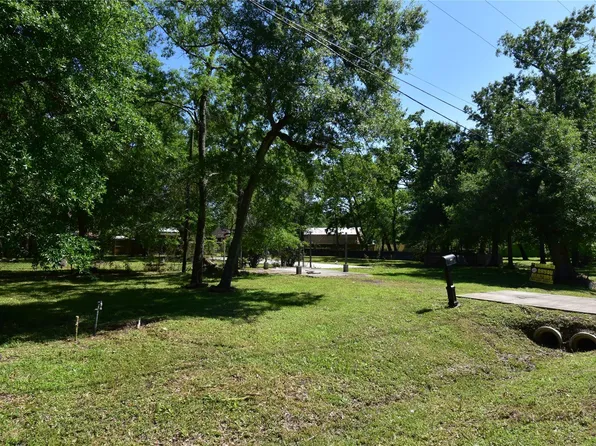 1510 Pine Grove Dr, Dickinson, TX 77539