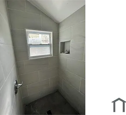 101 W 21st St — Photo 8