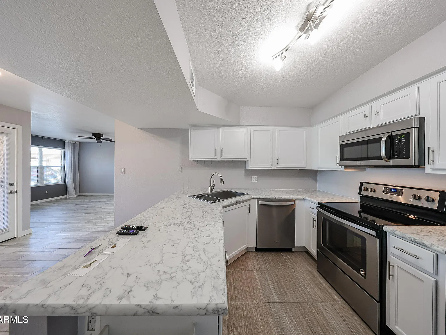 2 bed, 1.5 bath, 1005 sqft, $1,900 — Photo 1
