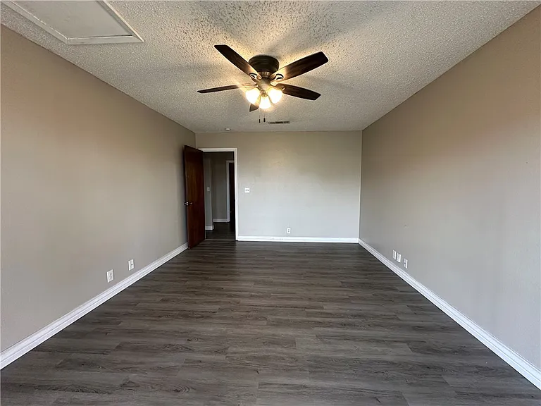 2429 Woodway Dr — Photo 13