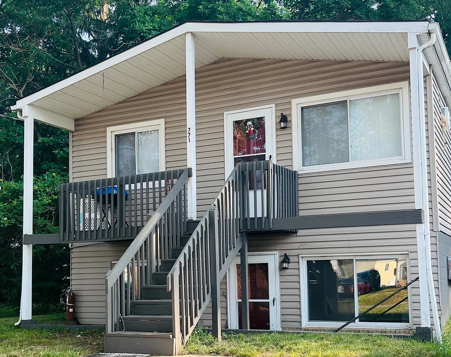 2 bed, 720 sqft, $995 — Photo 1