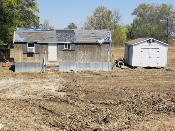 614 E Church St, Kenton, TN 38233