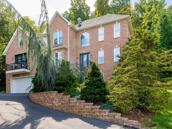 206 Blue Stone Hills Dr, Harrisonburg, VA 22801