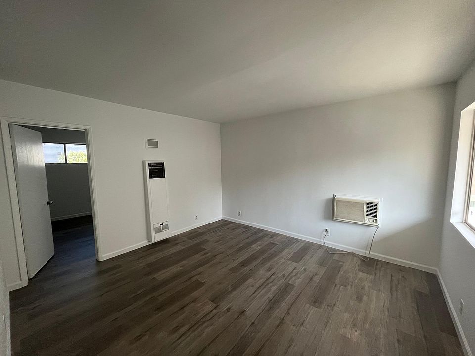 1st image of 372 N Los Robles Ave #2