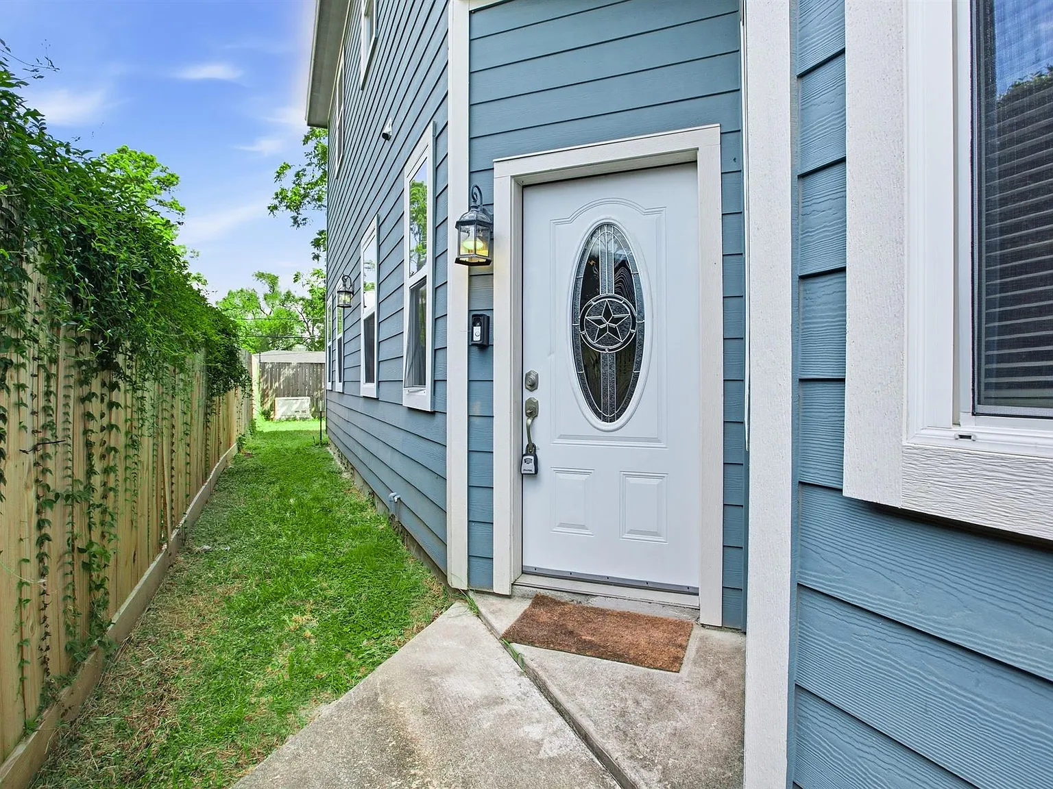 3 bed, 2.5 bath, 2251 sqft, $2,900 — Photo 4