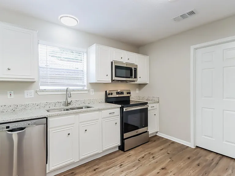 31107 Perlican Dr — Photo 9