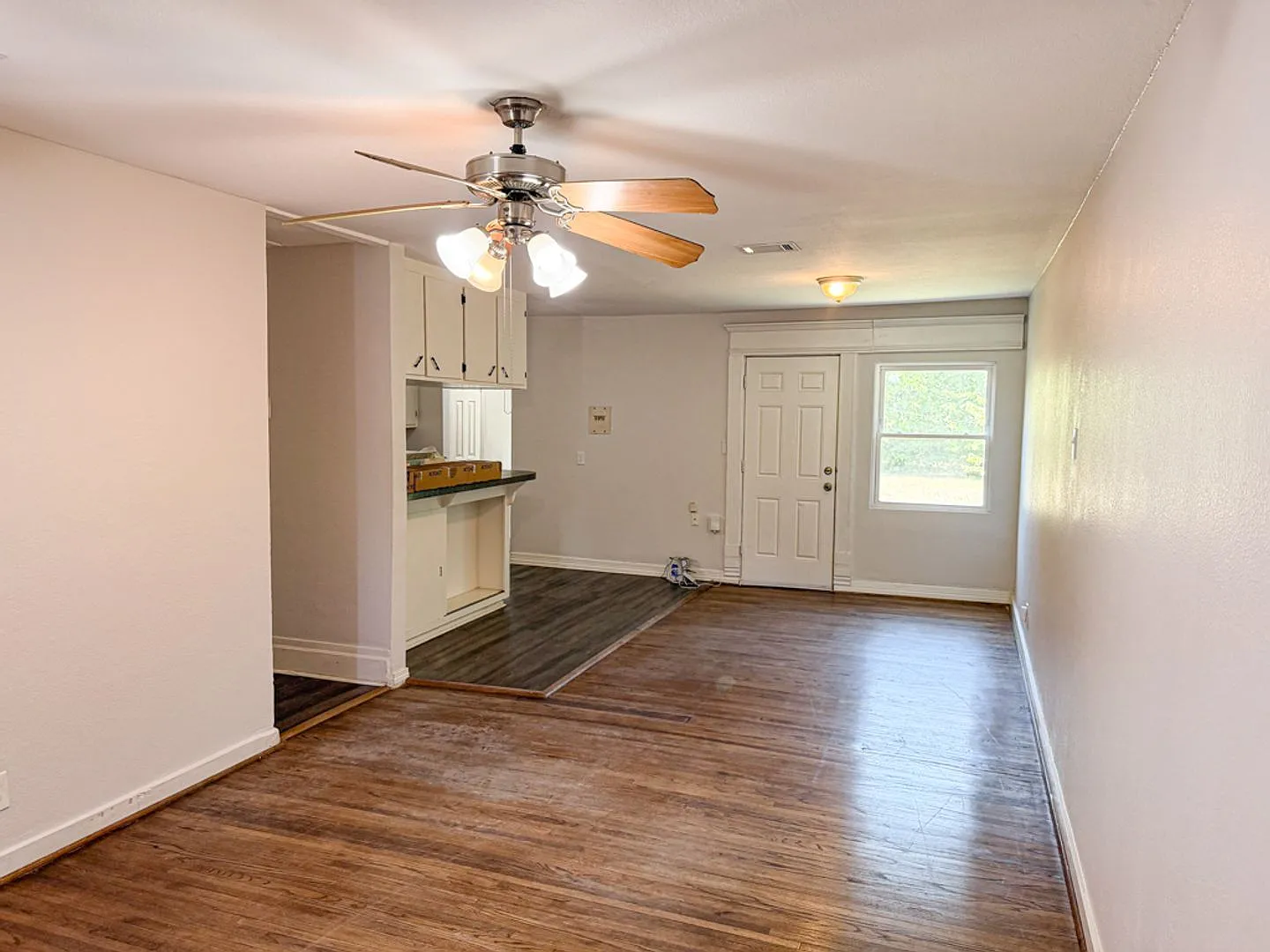 4 bedroom home ready for immediate move in! — Photo 2