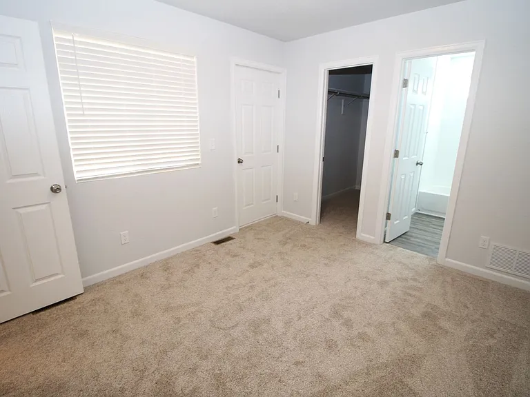 943 E Moreno Ave — Photo 13