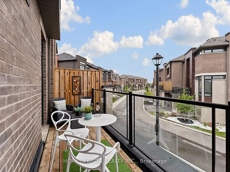 7 Holyrood Cres — Photo 30