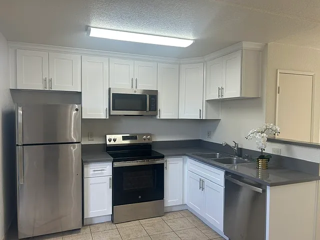 2942 Sierra Street - 111 — Photo 4