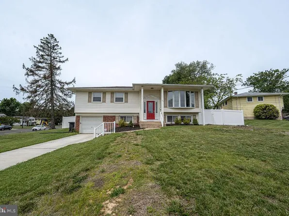 29 Holyoke Dr, Delran, NJ 08075