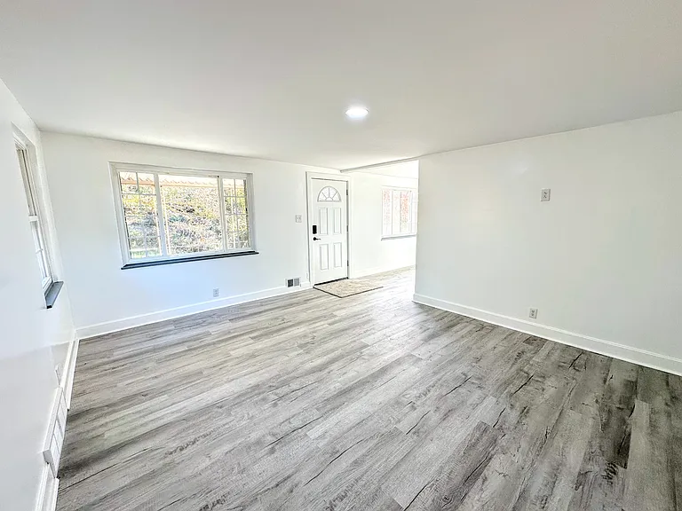 1607 Girard Ave — Photo 6