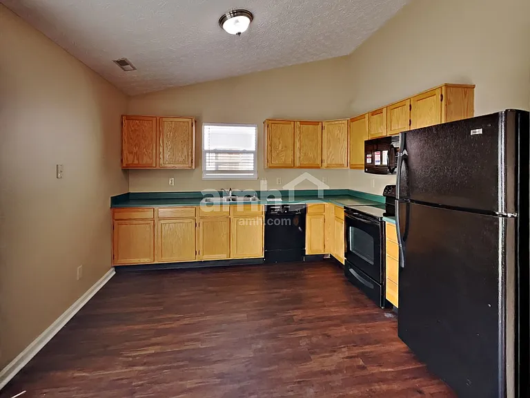 769 Kingston Cir — Photo 3