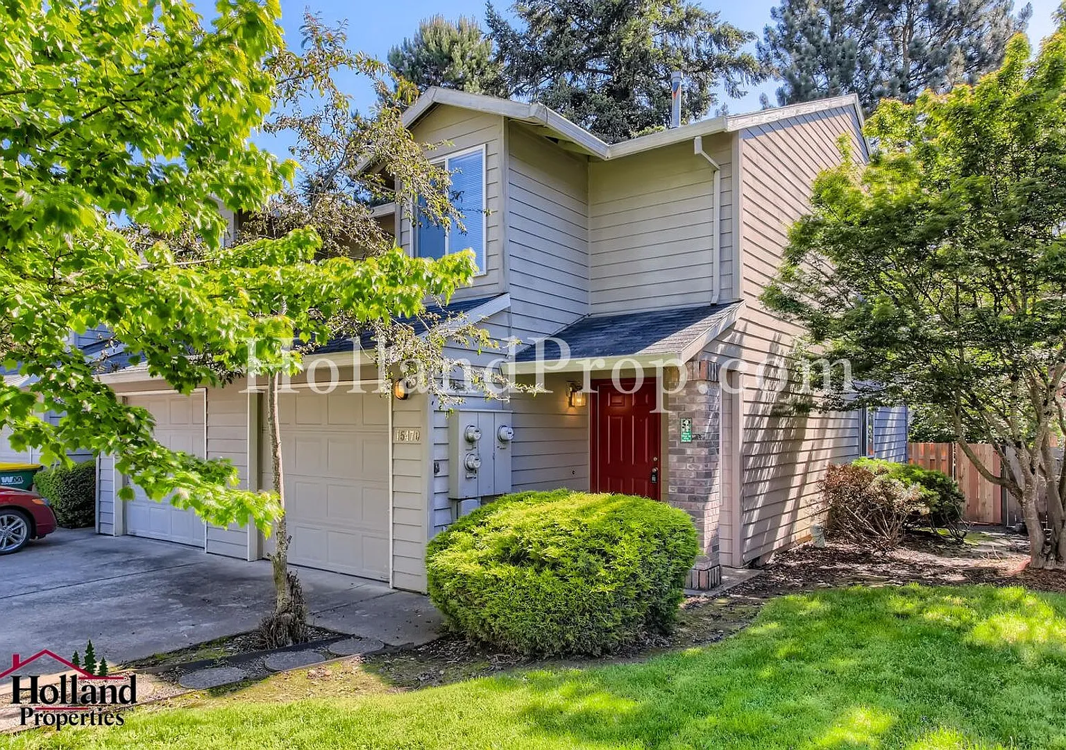 Lovely End unit of a triplex with garage — Photo 1