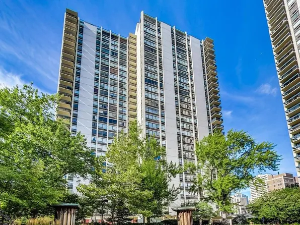 1360 N Sandburg Ter APT 1704, Chicago, IL 60610