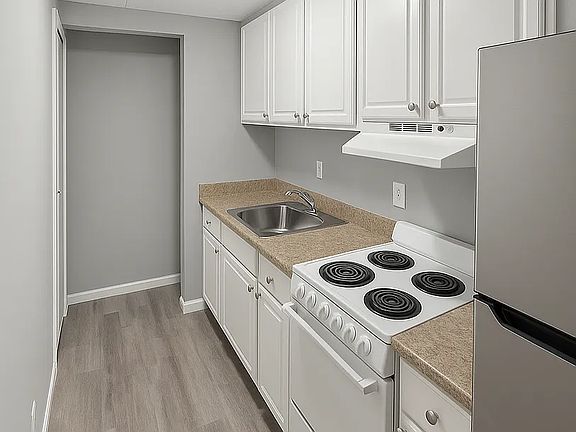 5th image of 214 Greenwood Blvd APT B