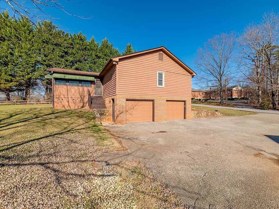 1st image of 1587 Newton Cir