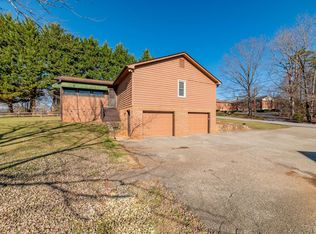 1587 Newton Cir, Bedford, VA 24523