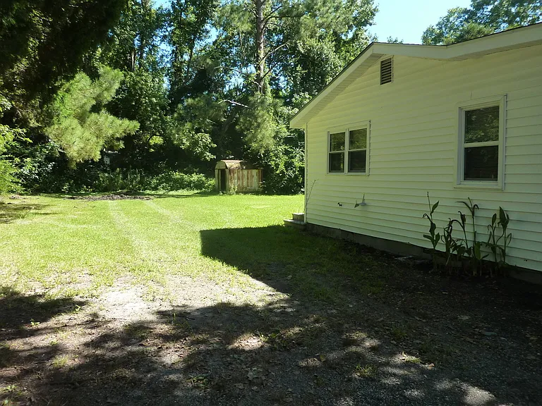 423 Bouy St — Photo 6