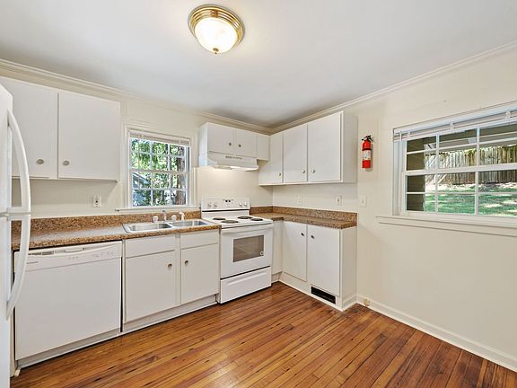 4th image of 914 Orient St
